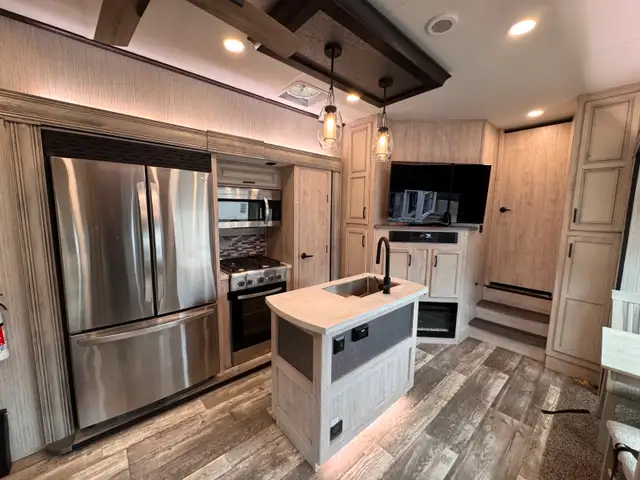 2022 Forest River sierra luxury 388bhrd in RVs & Motorhomes in Laval / North Shore - Image 5