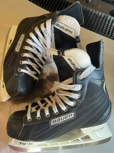 Bauer Nexus 4000 Senior Hockey Skates 9 Shoe 10.5 Pre Owned great condition Location Blue bin