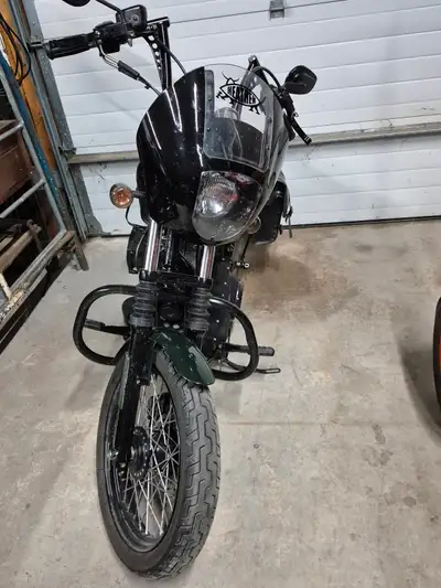 201l harley davidson iron 883. Factory 1200 kit, suspension, custom seat. Had a bunch done to it. Ne...