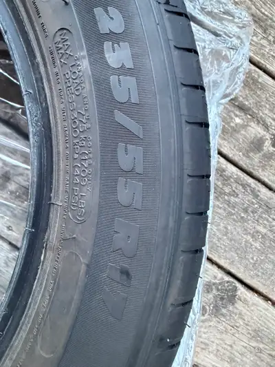 Set of 4 Michelin energy saver four season tires 235/55/R17 Purchased $1444 in 2025, used for 6 mont...