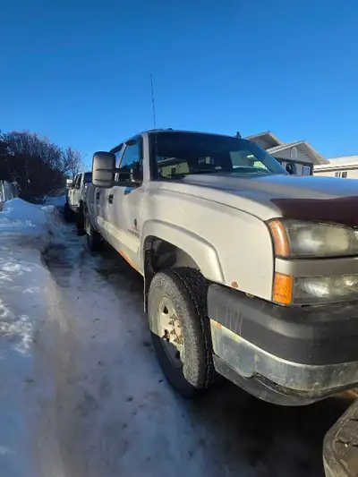 2006 lbz duramax 338kms Fully loaded with DVD, Sunroof, and Heated seats Air bags with compressor et...