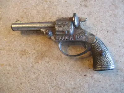 OLD CAST IRON BIGGER BANG CAP GUN PISTOL TOY $20 HUBLEY ?, View more