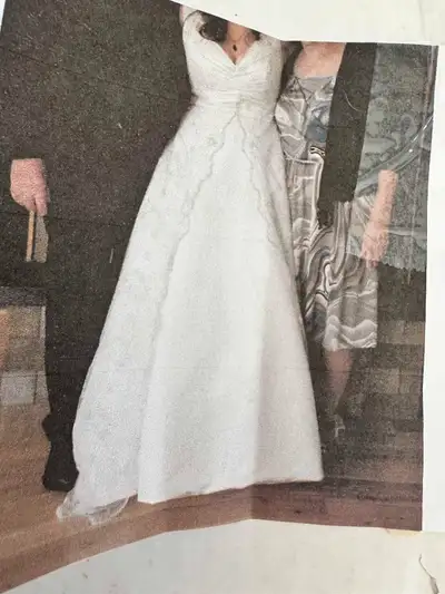 I'm selling this beautiful size 16 wedding dress its made by treasures cost was 3200 brand new askin...