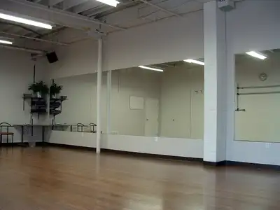 We have studio space available for hourly rent located in central Oakville. The studio is in a fanta...