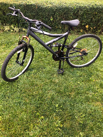 $150 for 26” Hammer dual suspension bicycle Both gears work excellent, just one of gear plastic cove...