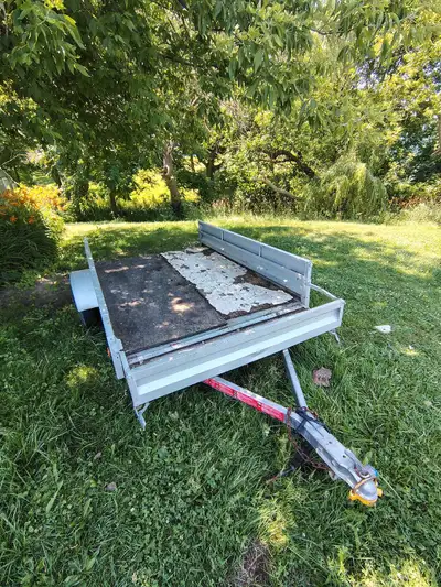 5 ft wide, 104 in Long when front gate is dropped, good bearings good wheels..$1600 Call or text 226...