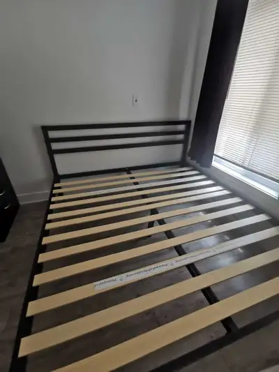 STUNNING 2 1/2 first floor apartment available March 1st or asap. Plateau, MSG for pics! Centrally l...