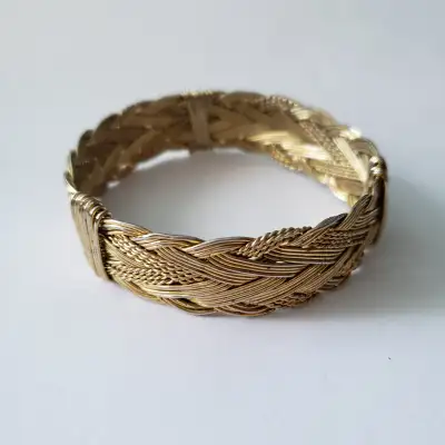 Vintage Gold Toned Braided Metal Bangle Bracelet *Statement Jewelry *Costume jewelry Great vintage c...
