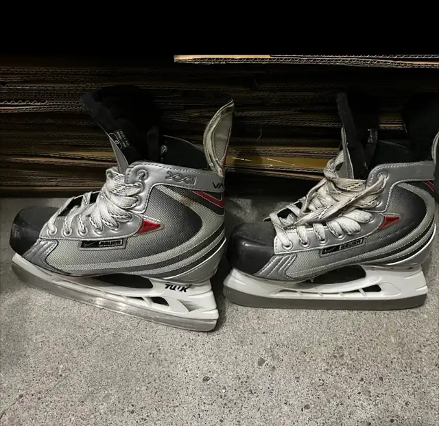 BAUER VAPOR XXII SKATES Junior Hockey Skate in Skates & Blades in Calgary - Image 2