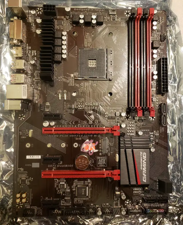 Intel/AMD Motherboard/Combo (MB+CPU+Heatsink+Fan+I/O Shield) Mix in System Components in City of Montréal - Image 4