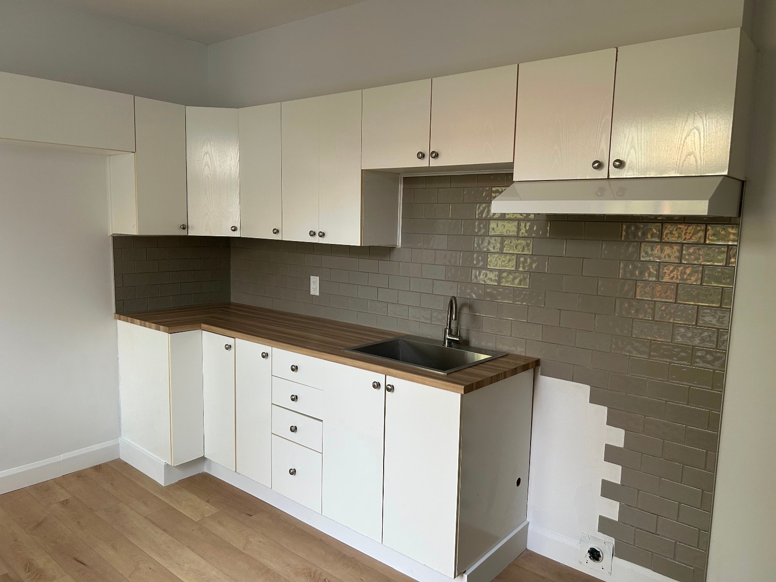 Rosemont 5 1/2 appartement semi-meublé — photo 1