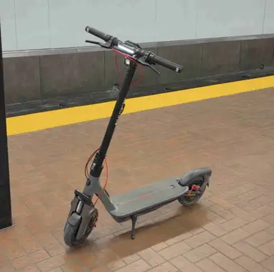  Segway Ninebot F3 Pro - 97.5% Battery - Adult Owned, View more