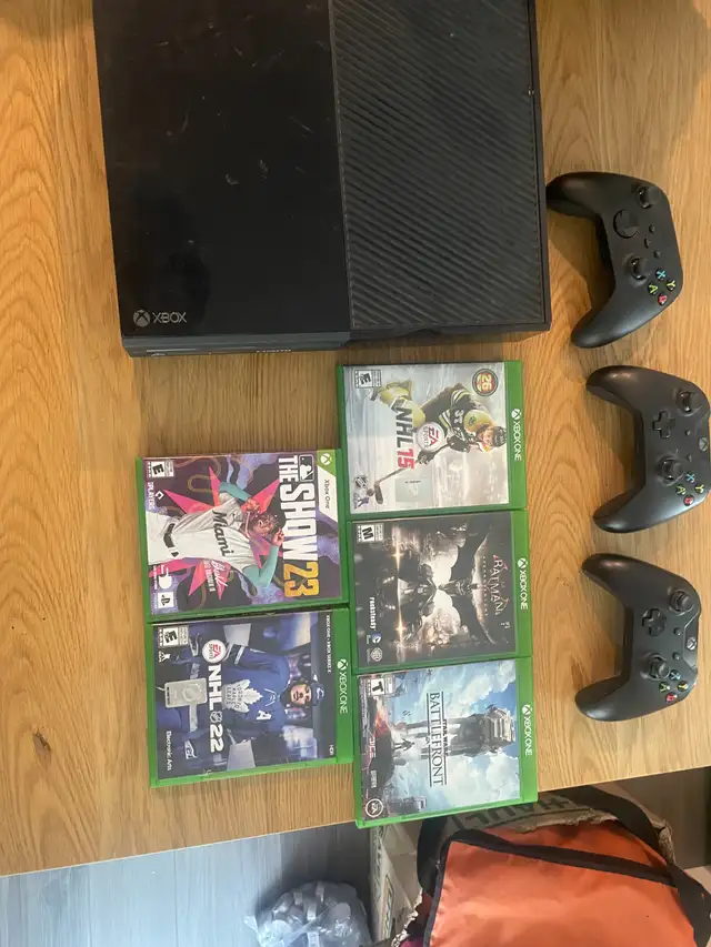 Xbox one w/ 3 controllers and games64335578465793123