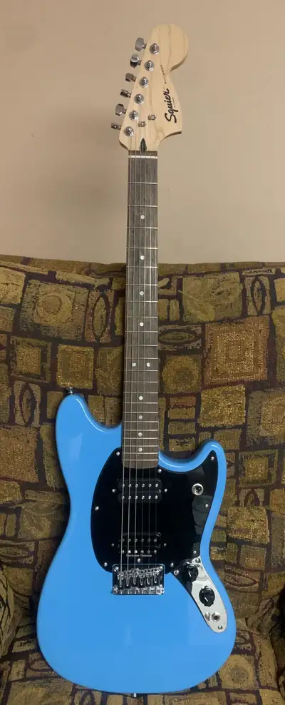 Squier sonic mustang and stratocaster 250$ for both mustang has seymour duncan JB pickup in the brid...