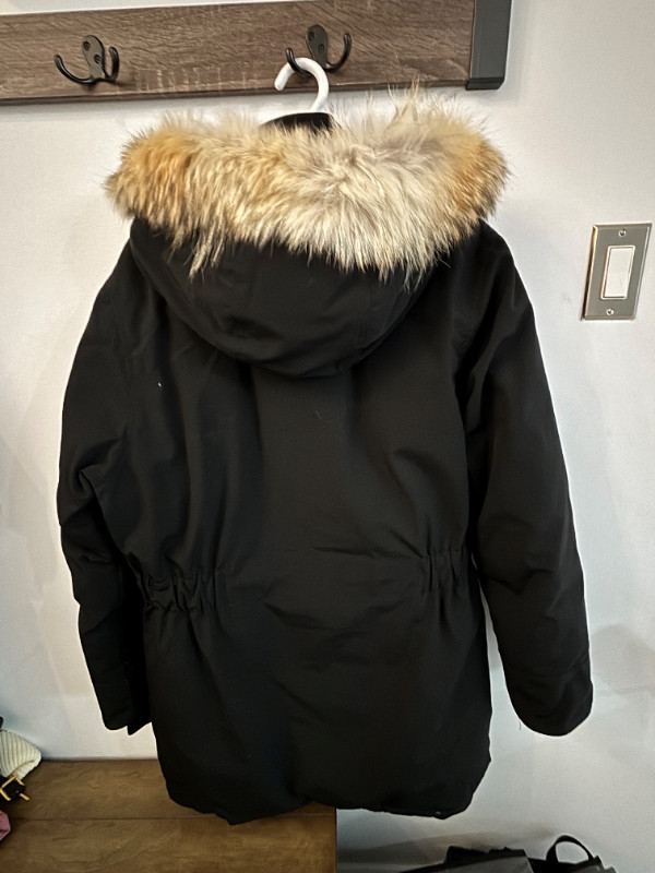 Manteau Canada Goose coat XL in Women's - Tops & Outerwear in City of Montréal - Image 4