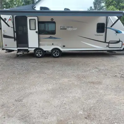 2019 Freedom Express, Beautiful condition, fully loaded with options,new tire,s just hookup and go c...