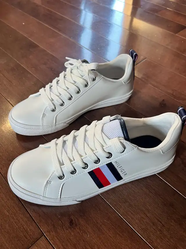 Tommy Hilfiger Running Shoes size 5- women’s BNIB in Women's - Shoes in Kitchener / Waterloo - Image 2