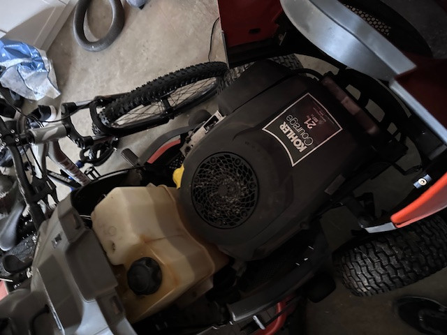 2013 Husqvarna YTH21K42 Riding Mower in Other in Sault Ste. Marie - Image 3