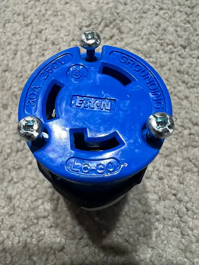 Eaton Heavy Duty Nylon Locking Connector - 30- Amps-250-V for RV in Electrical in Gatineau - Image 2