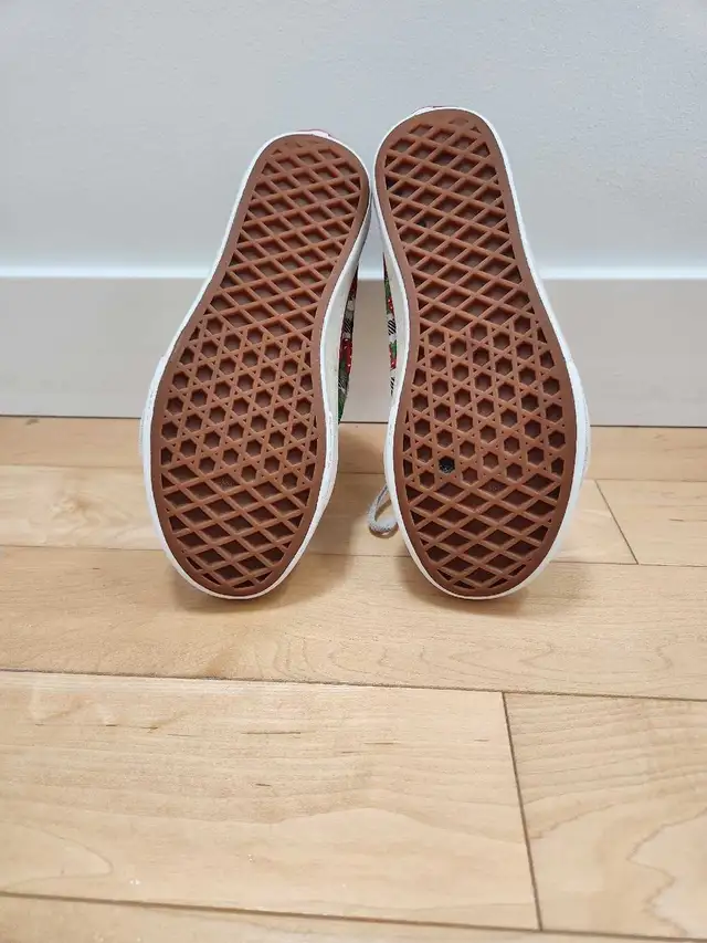 Vans Strawberry Gingham Sk8-Hi Zip Sneakers - Size 2.5 in Kids & Youth in Calgary - Image 6