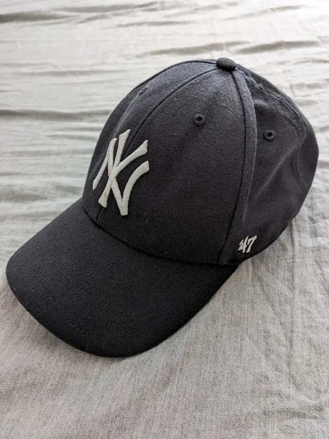 New York Yankees MLB '47 in Multi-item in Moncton - Image 2