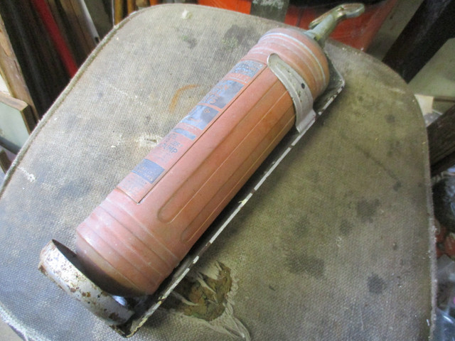 OLD CNR CANADIAN NATIONAL PYRENE BRASS FIRE EXTINGUISHER $80. in Arts & Collectibles in Winnipeg - Image 4