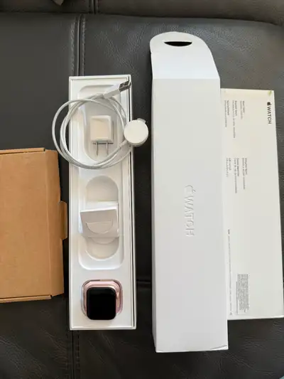 Apple Watch Series 5, 40mm, gold in excellent used condition, like new bought in Best Buy (I have a...
