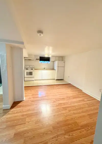 A must see: Bright and Beautiful Basement Apartment Conveniently Located in Sought-After Eglinton an...