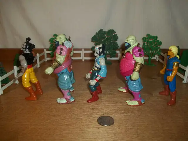 5 vintage Hasbro actions figures-1990 in Toys & Games in City of Montréal - Image 7
