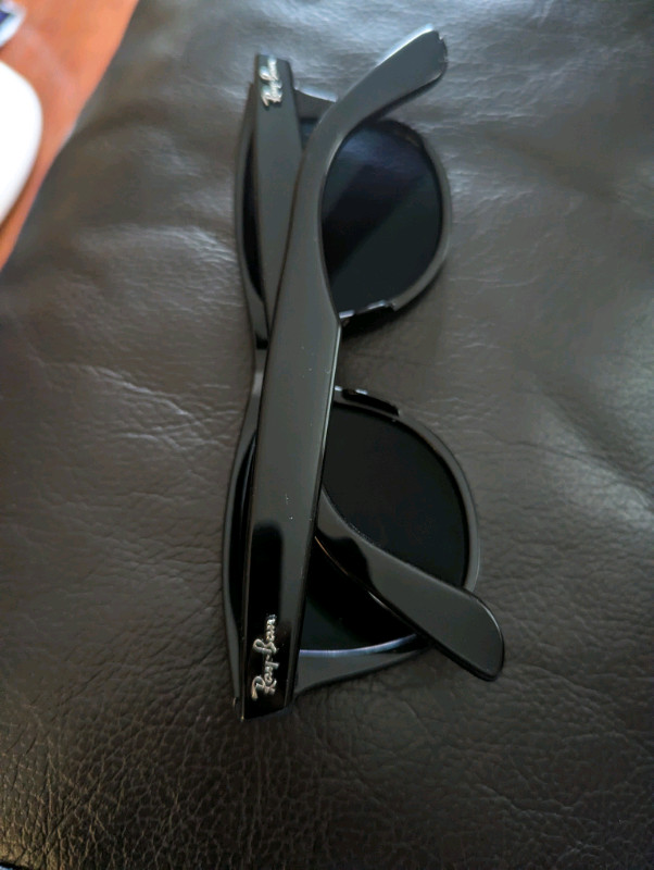 Ray-Ban Wayfarer polarized sunglasses in Other in Kitchener / Waterloo - Image 2