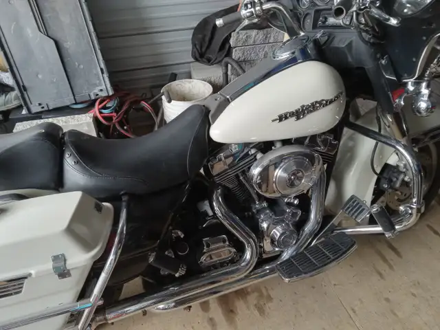 Motorcycle in Touring in Ottawa - Image 3