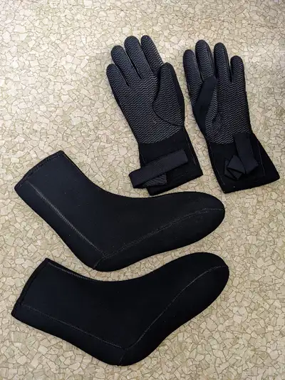 Cold water Scuba Boots and Gloves ( Gauntlet ), Size Large - New, View more