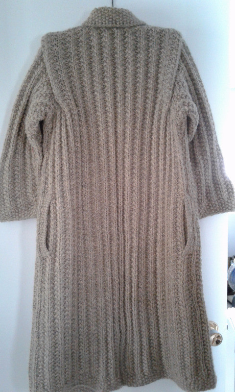 Succession - NOUVEAU PRIX - Manteau tricoté dans Femmes - Autre  à Victoriaville - Image 2