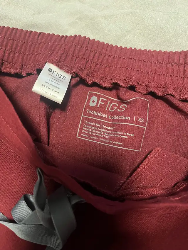 figs scrubs  in Women's - Other in Edmonton - Image 4