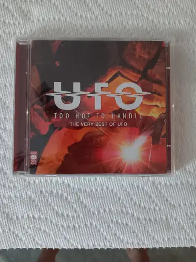 2012 EMI ENGLAND PRESSING ! 38 RARE HITS ON 2 CD SET ! PICK UP IN NORTH YORK ! SHIPPING IS AVAILABLE...