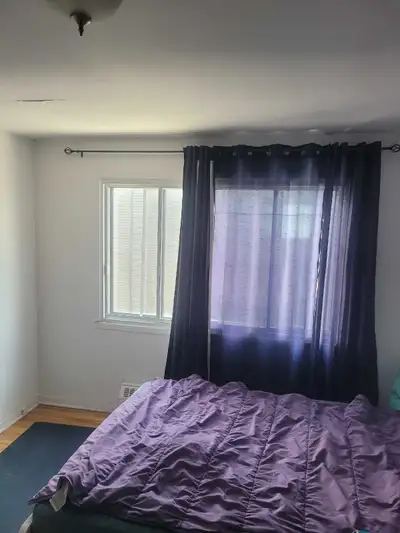 Room for rent Greenfield Park, 15 minutes from downtown Montreal by car. Easy access to public trans...