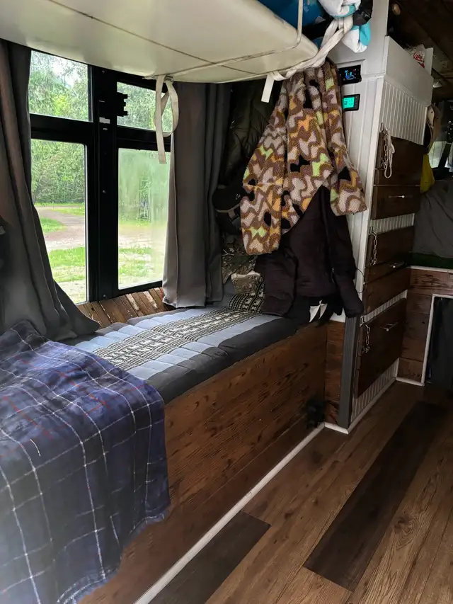 Ford e450 camper in RVs & Motorhomes in Revelstoke - Image 7