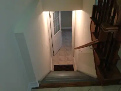 LARGE 1 BDRM WALKOUT BASEMENT APARTMENT ABOVE GROUND