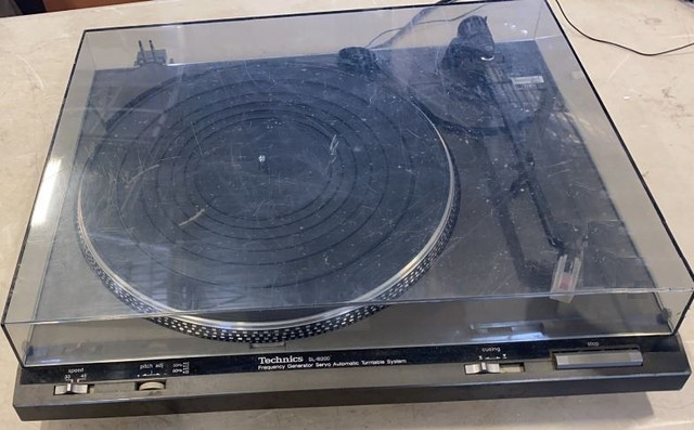 Vintage - Technics SL-B200 Turntable in Other in Burnaby/New Westminster
