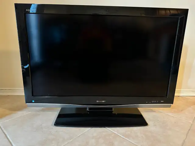 37" Sharp Aquos TV in TVs in Ottawa - Image 2