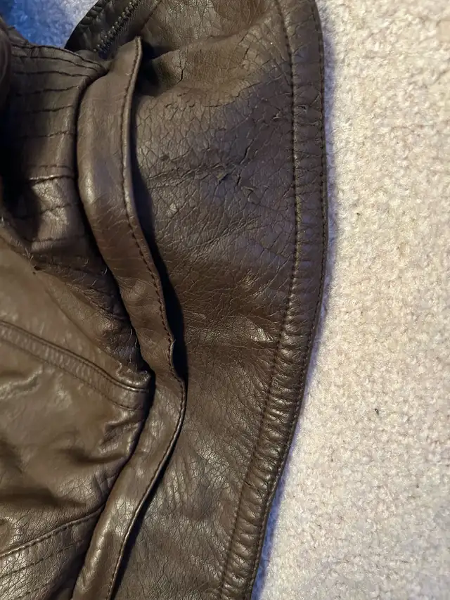 Brown Leather Jacket Women’s XS in Women's - Tops & Outerwear in Markham / York Region - Image 6