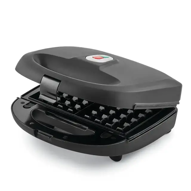 Mainstays 2-in-1 Waffle & Sandwich Maker (Ceramic Nonstick) in Toasters & Toaster Ovens in Mississauga / Peel Region - Image 8