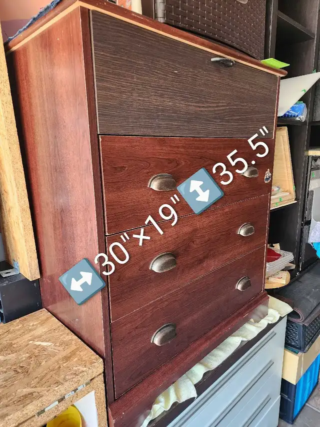 Dresser 4 drawers/upgraded one of the drawers ↔️30"×19"×↕️35.5"