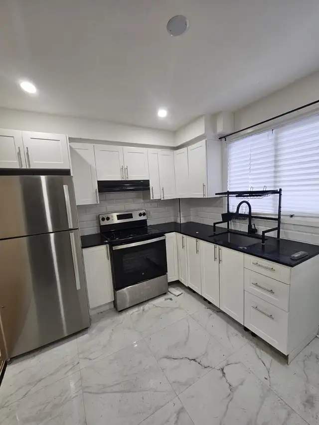 For Rent 3 1/2 apartment - 5 minute walk to Rosemont Metro