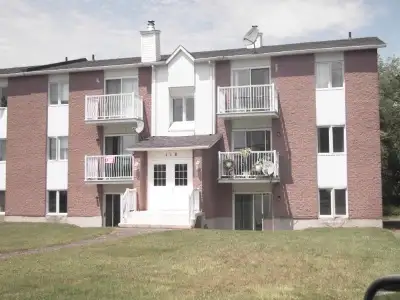 Bromont à louer 4 ½ spacieux  1 Aout, Pres du Ski, Foyer a bois