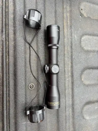 This TenPoint 3x32 crossbow scope is the perfect addition to your archery setup. It offers fixed 3x...