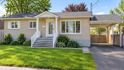 Maison familiale à louer à Saint-Hubert | 4 chambres • 2 SDB • cour clôturée • 3 stationnements 2795...