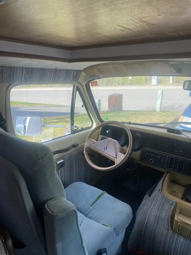 1989 Dodge B350 Campervan in RVs & Motorhomes in Whitehorse - Image 4