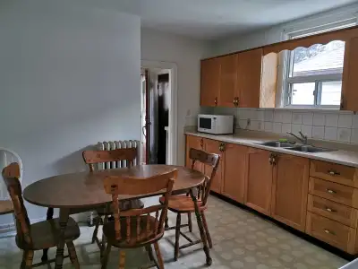Bungalow with a spacious room for rent on 22nd Street just north of Humber College (South Etobicoke)...