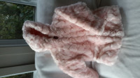Manteau rose en fausse fourrure pour fille